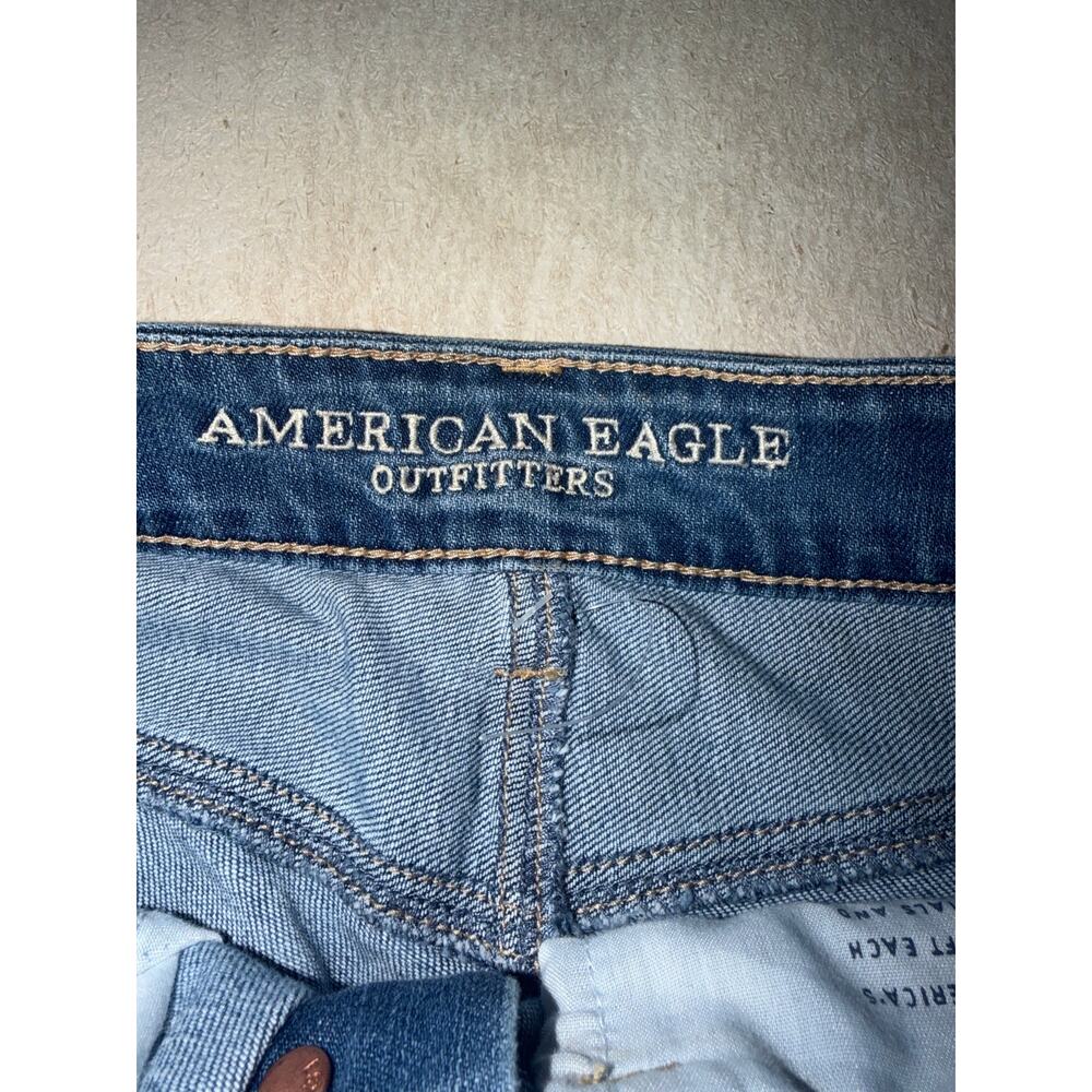 American Eagle women’s distressed tomgirl blue jeans - Picture 13 of 16